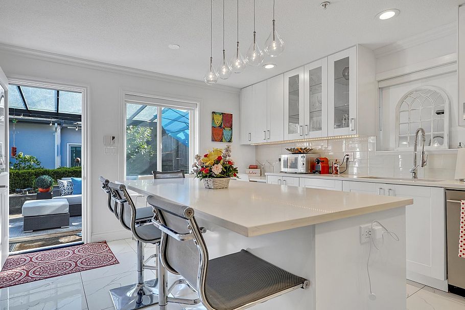 4218 W 10th Avenue Vancouver, BC - 10