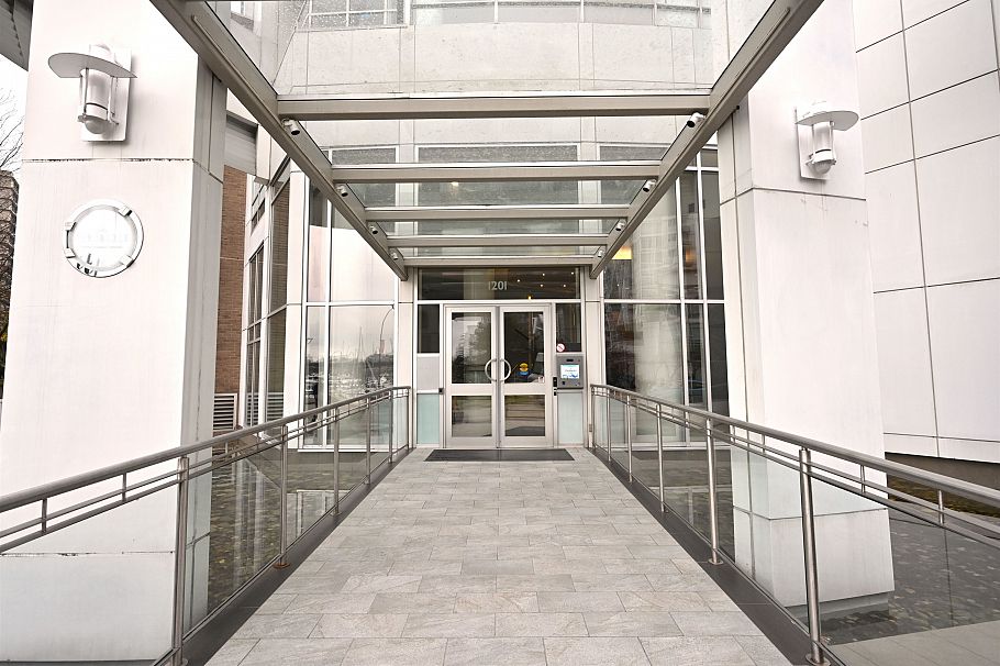 2002 1201 Marinaside Crescent Vancouver, BC - 4