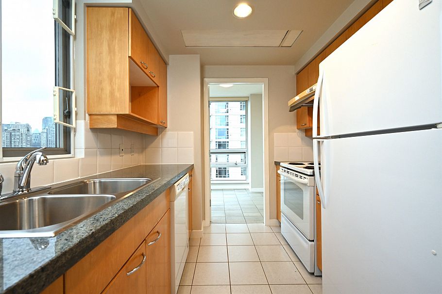 2002 1201 Marinaside Crescent Vancouver, BC - 7