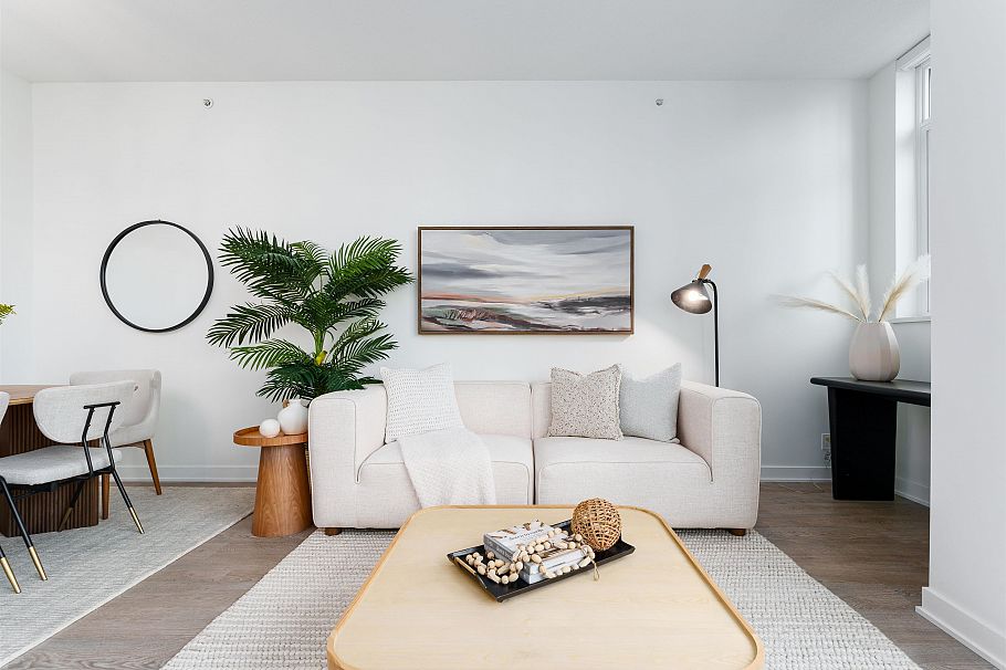 314 1471 Hunter Street North Vancouver, BC - 2