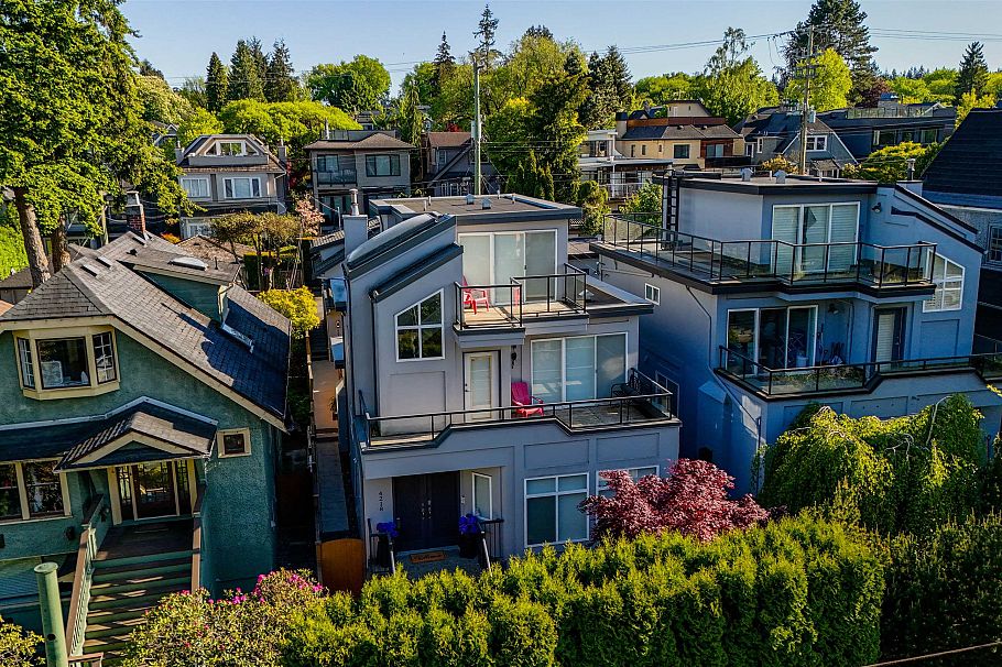 4218 W 10th Avenue Vancouver, BC - 30