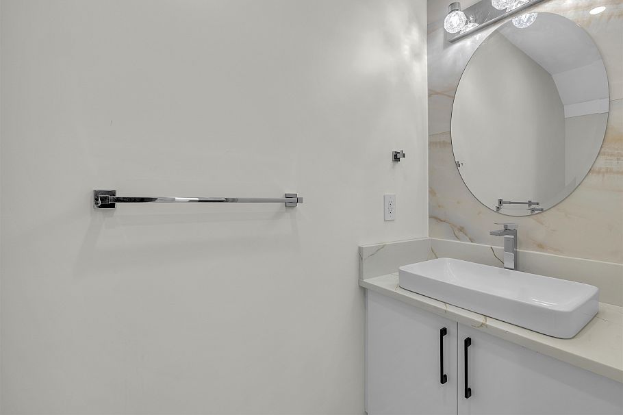 4325 Kamloops Street Vancouver, BC - 10