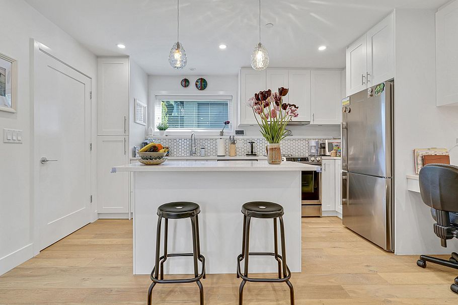 4218 W 10th Avenue Vancouver, BC - 25