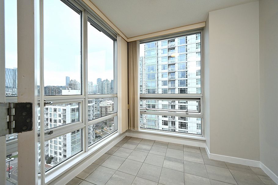 2002 1201 Marinaside Crescent Vancouver, BC - 17