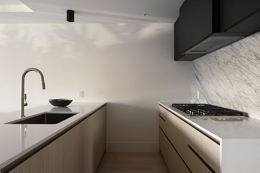 772 W 27th Avenue Vancouver, BC - 4