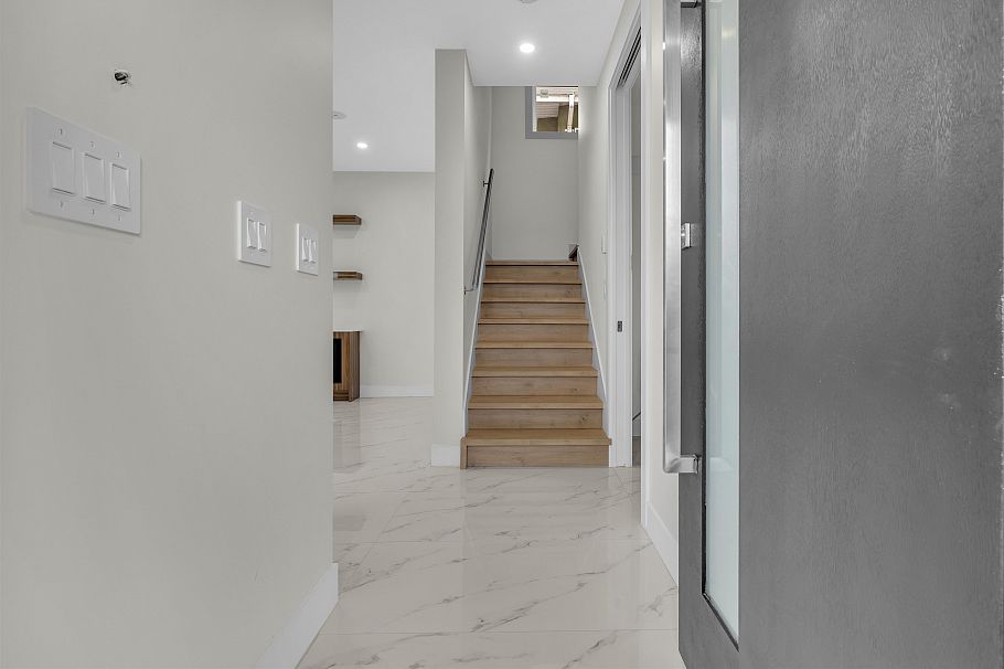 4325 Kamloops Street Vancouver, BC - 3