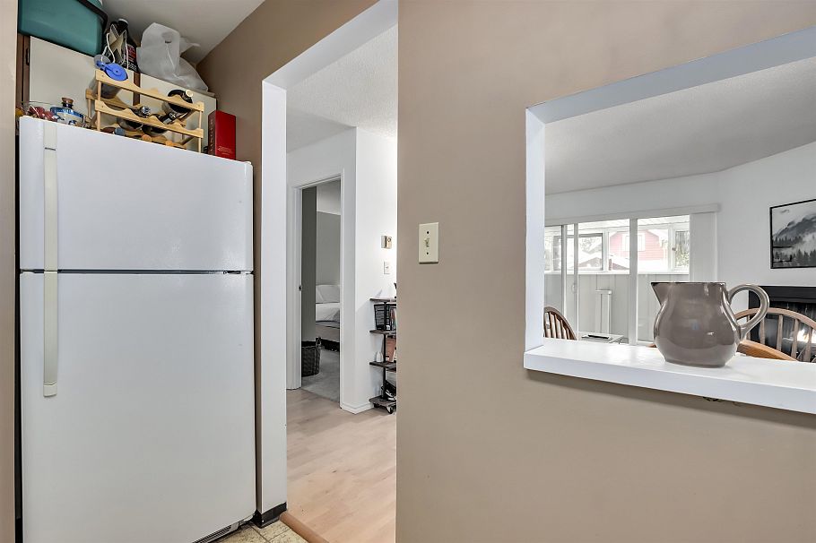 8 3250 W 4th Avenue Vancouver, BC - 3