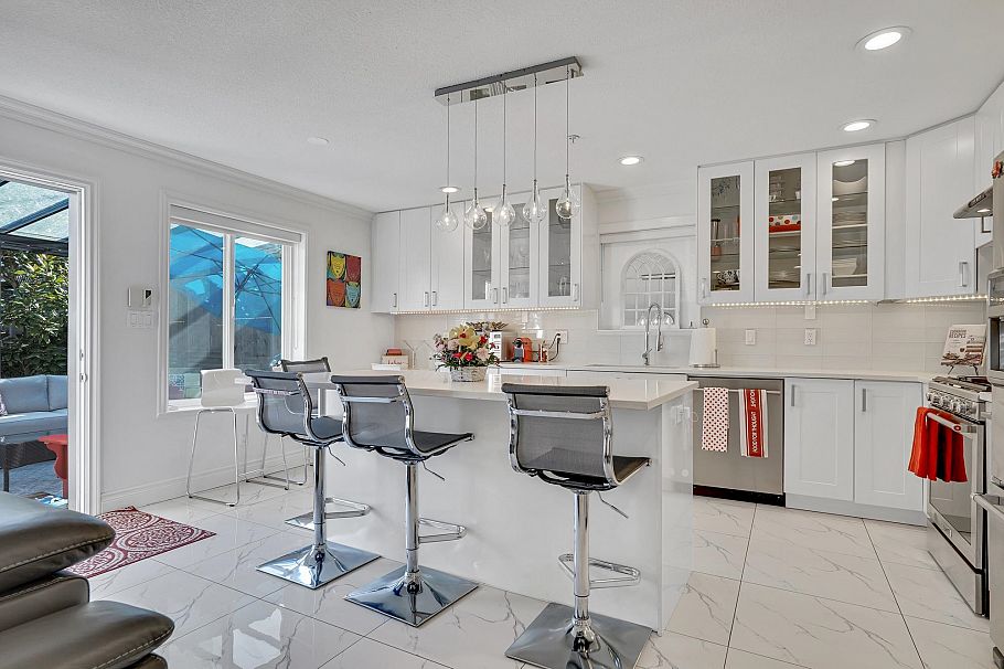 4218 W 10th Avenue Vancouver, BC - 8