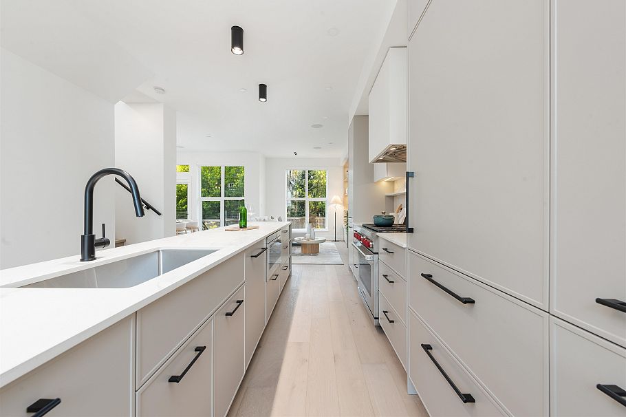 1493 W 52nd Avenue Vancouver, BC - 3