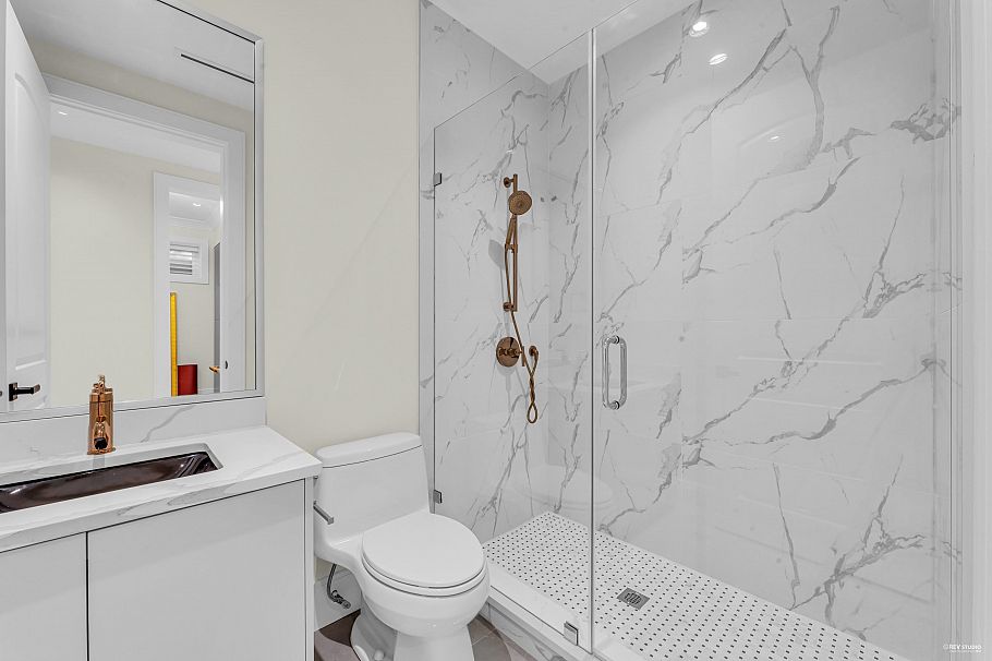 4112 W 11th Avenue Vancouver, BC - 22