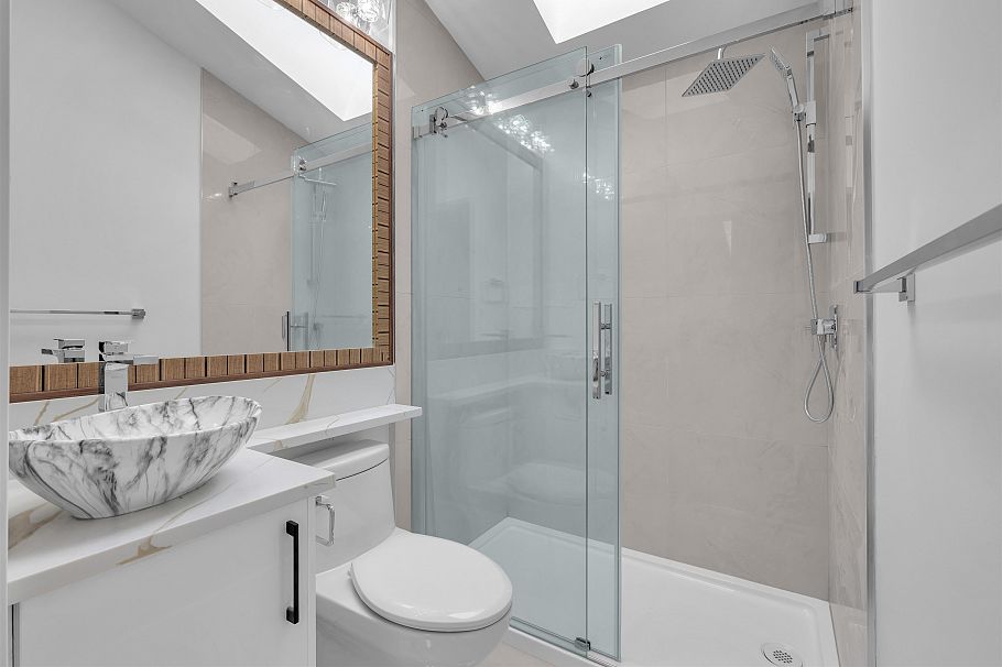 4325 Kamloops Street Vancouver, BC - 18