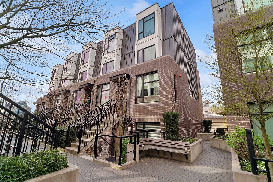 7619 Yukon Street Vancouver, BC - 1