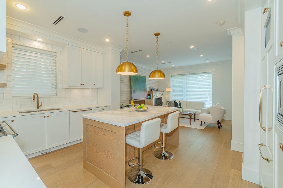 2045 E 51 Avenue Vancouver, BC - 9