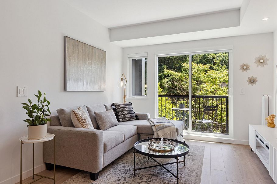 316 2520 Guelph Street Vancouver, BC - 2