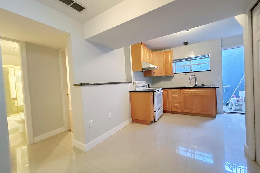 1611 E 57th Avenue Vancouver, BC - 15