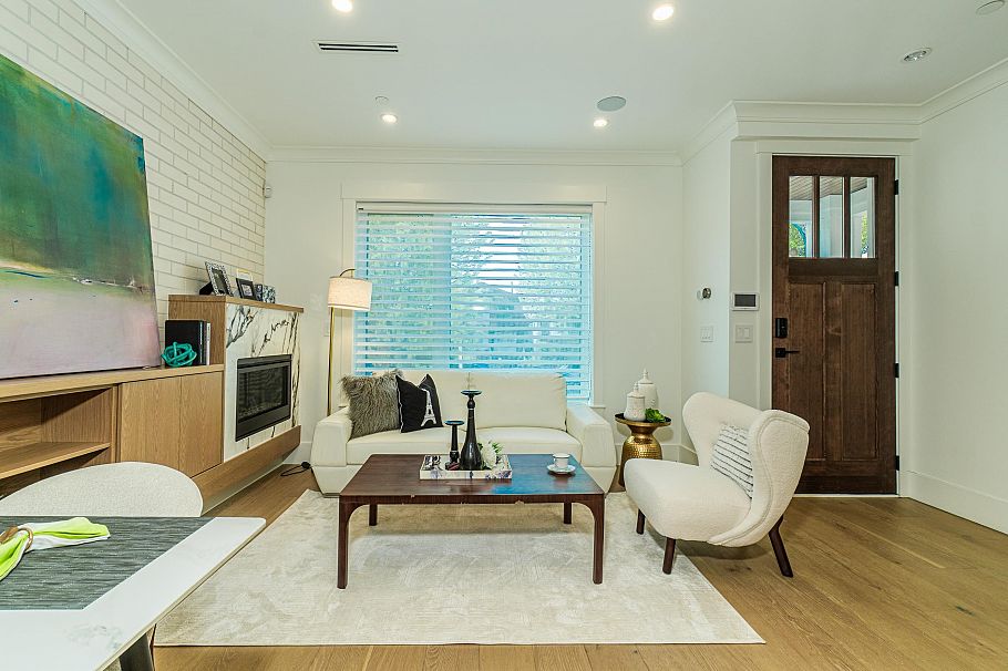 2045 E 51 Avenue Vancouver, BC - 5