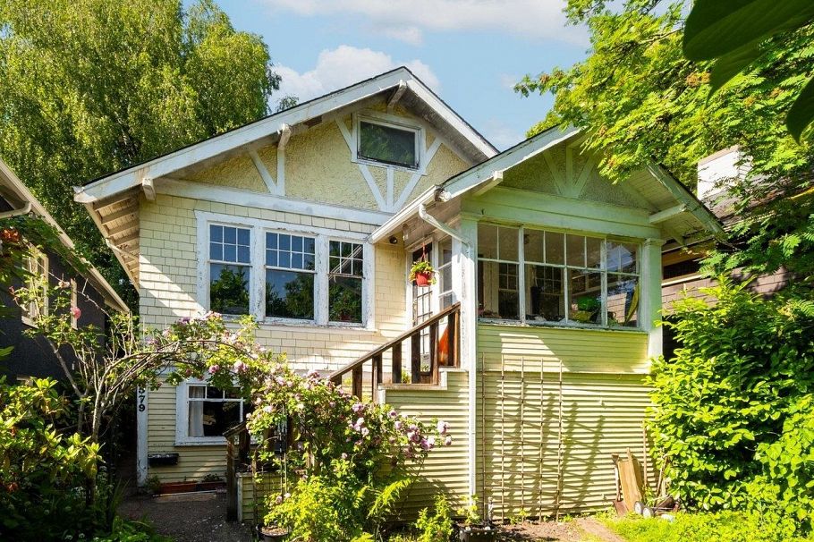 4579 W 11th Avenue Vancouver, BC - 1