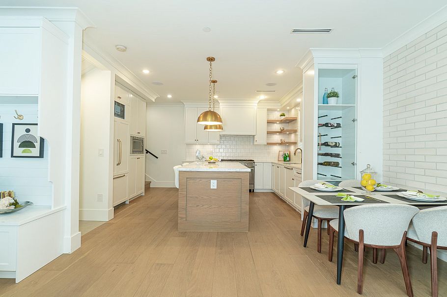 2045 E 51 Avenue Vancouver, BC - 4