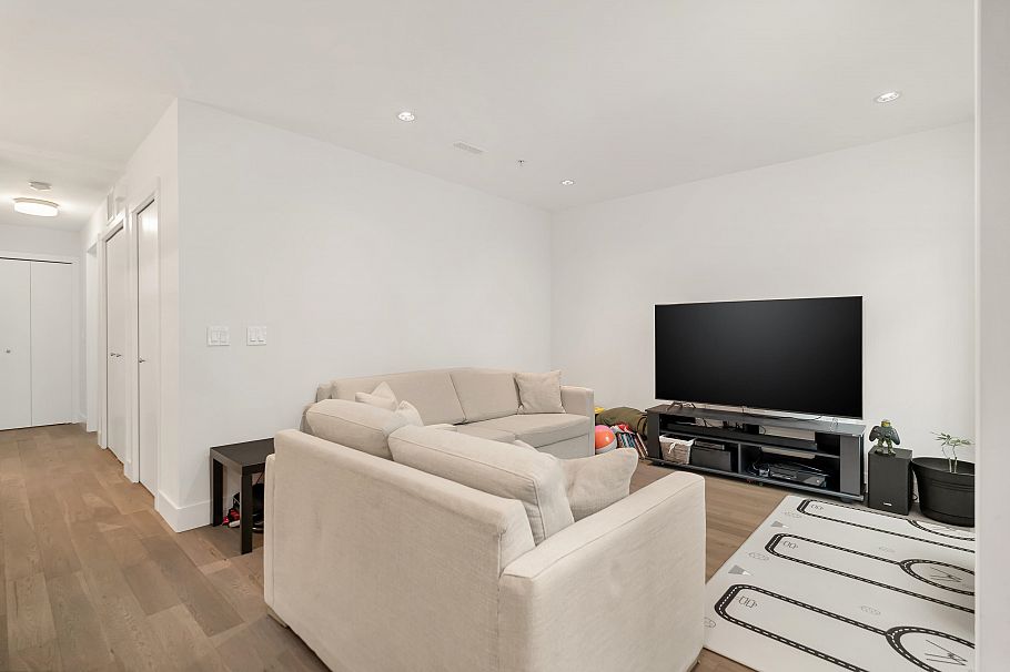 7619 Yukon Street Vancouver, BC - 5