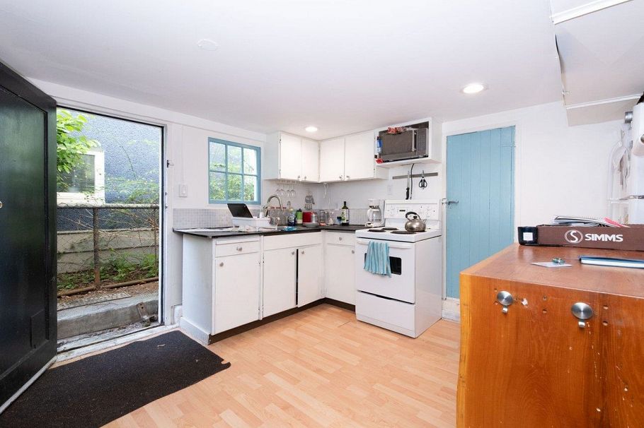 4579 W 11th Avenue Vancouver, BC - 13