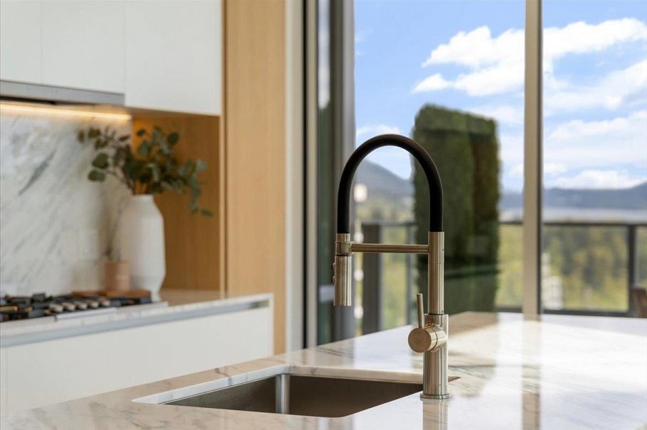 2404 1500 Fern Street North Vancouver, BC - 10