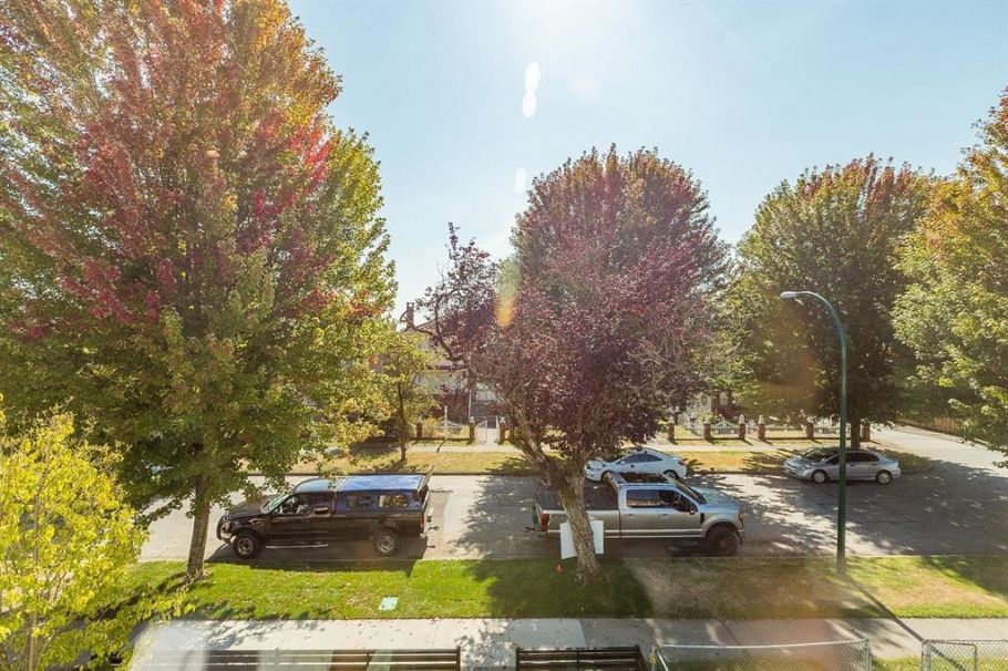 2045 E 51 Avenue Vancouver, BC - 25