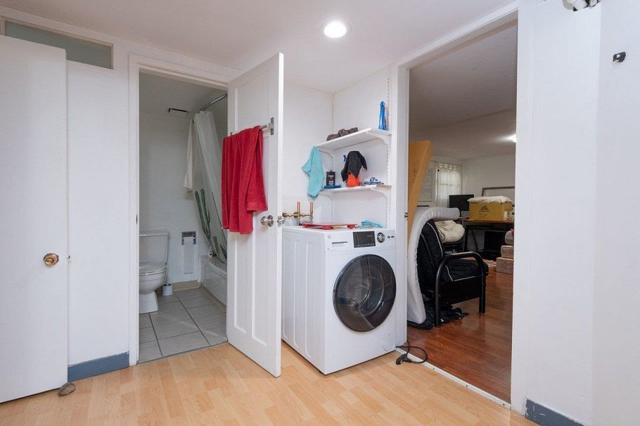 4579 W 11th Avenue Vancouver, BC - 10