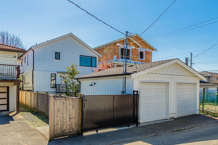 2045 E 51 Avenue Vancouver, BC - 31