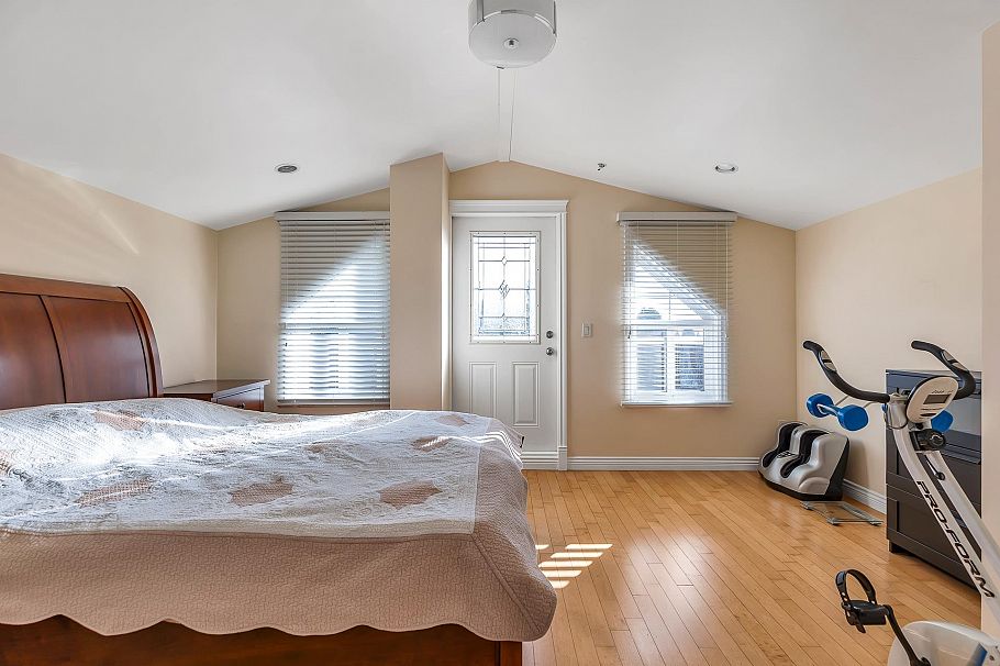 7531 Oak Street Vancouver, BC - 24