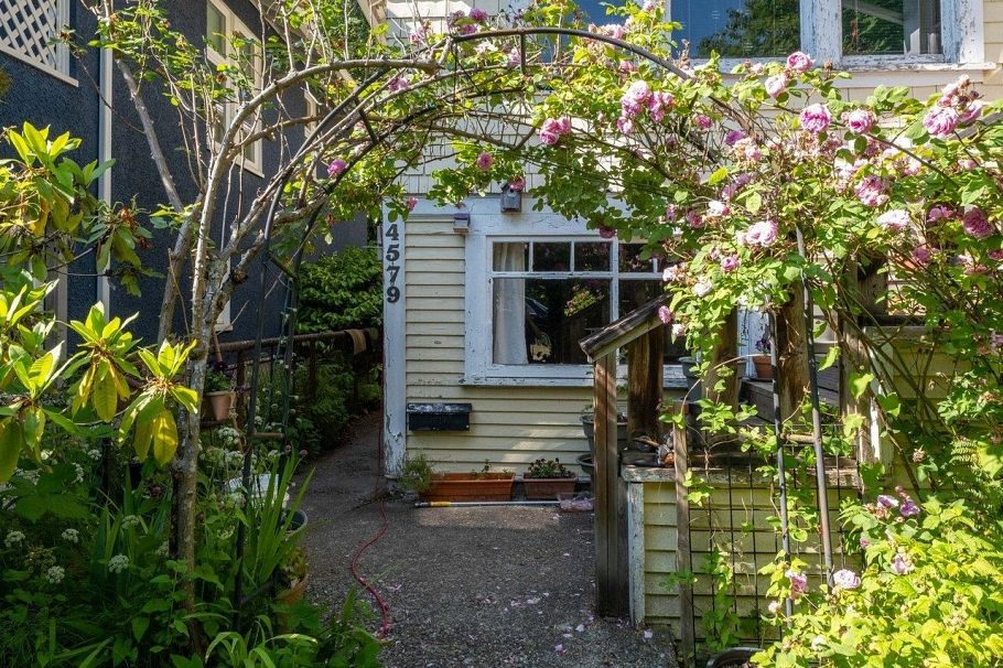 4579 W 11th Avenue Vancouver, BC - 2