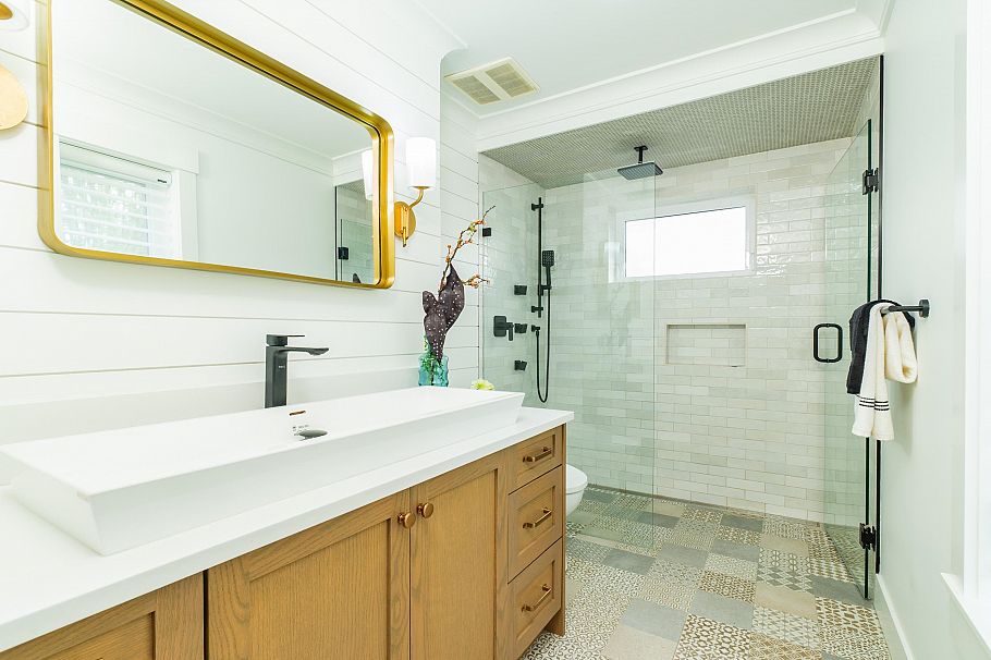 2045 E 51 Avenue Vancouver, BC - 16