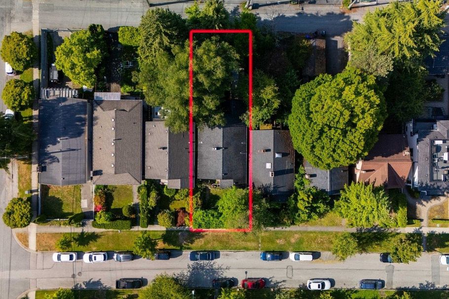 4579 W 11th Avenue Vancouver, BC - 22