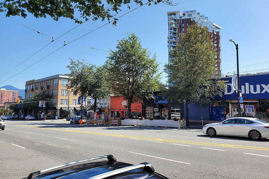 87 E 15th Avenue Vancouver, BC - 9