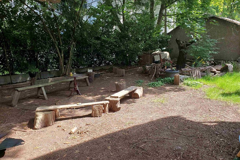 87 E 15th Avenue Vancouver, BC - 3