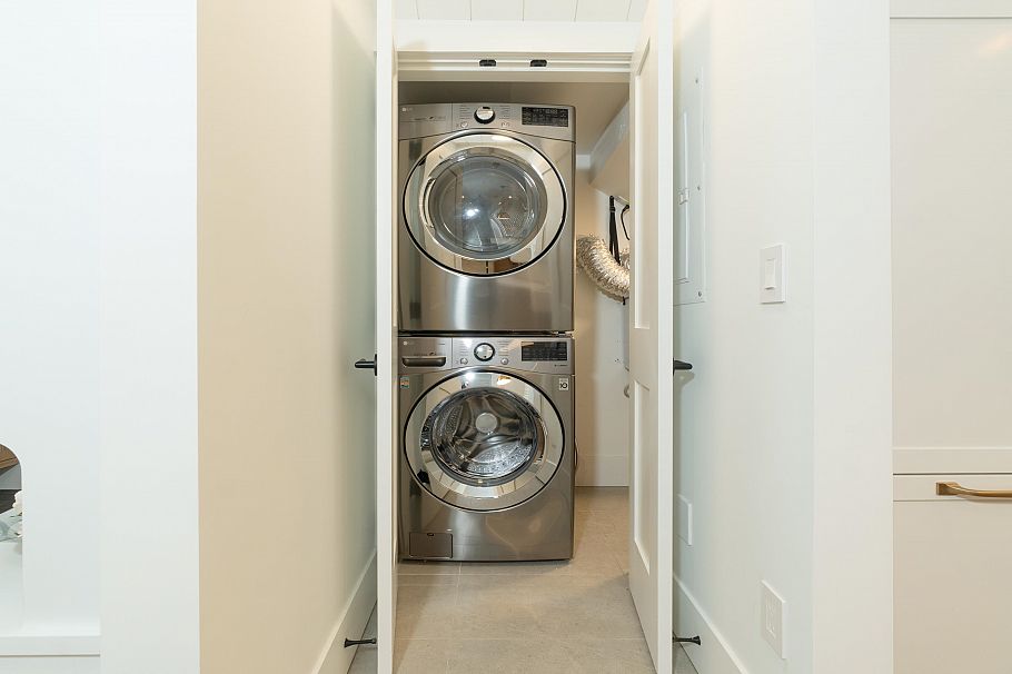 2045 E 51 Avenue Vancouver, BC - 23