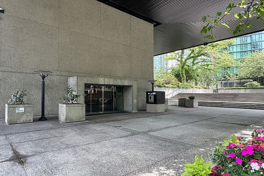 409 1333 W Georgia Street Vancouver, BC - 2
