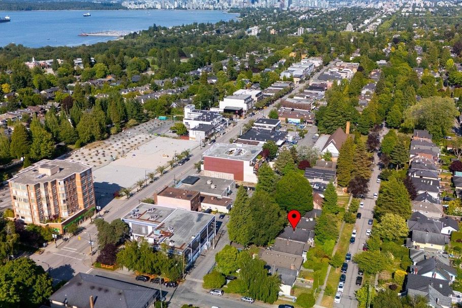 4579 W 11th Avenue Vancouver, BC - 20