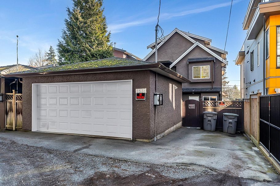 7531 Oak Street Vancouver, BC - 29