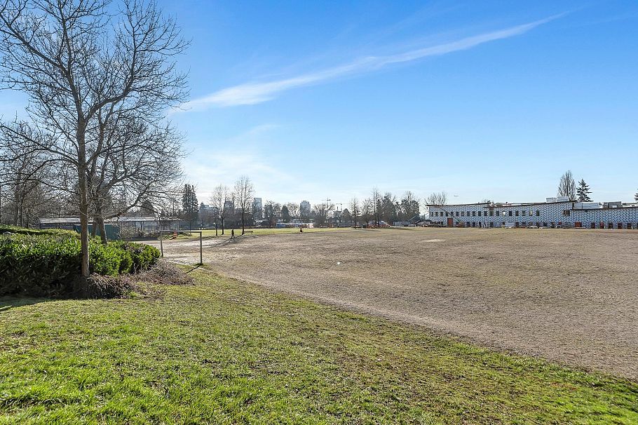 7531 Oak Street Vancouver, BC - 32