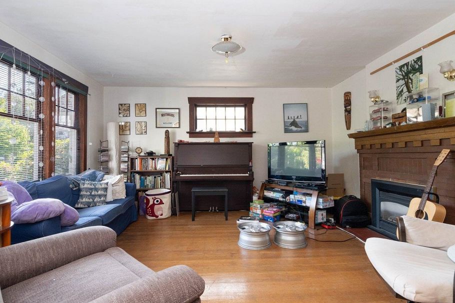 4579 W 11th Avenue Vancouver, BC - 4