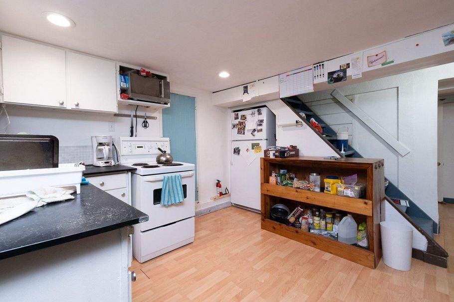 4579 W 11th Avenue Vancouver, BC - 14