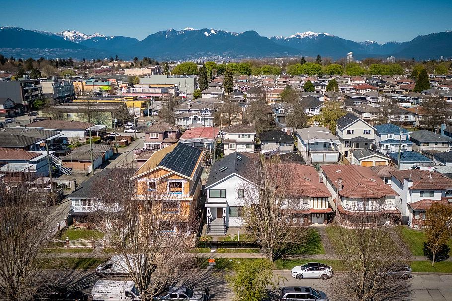 2045 E 51 Avenue Vancouver, BC - 26