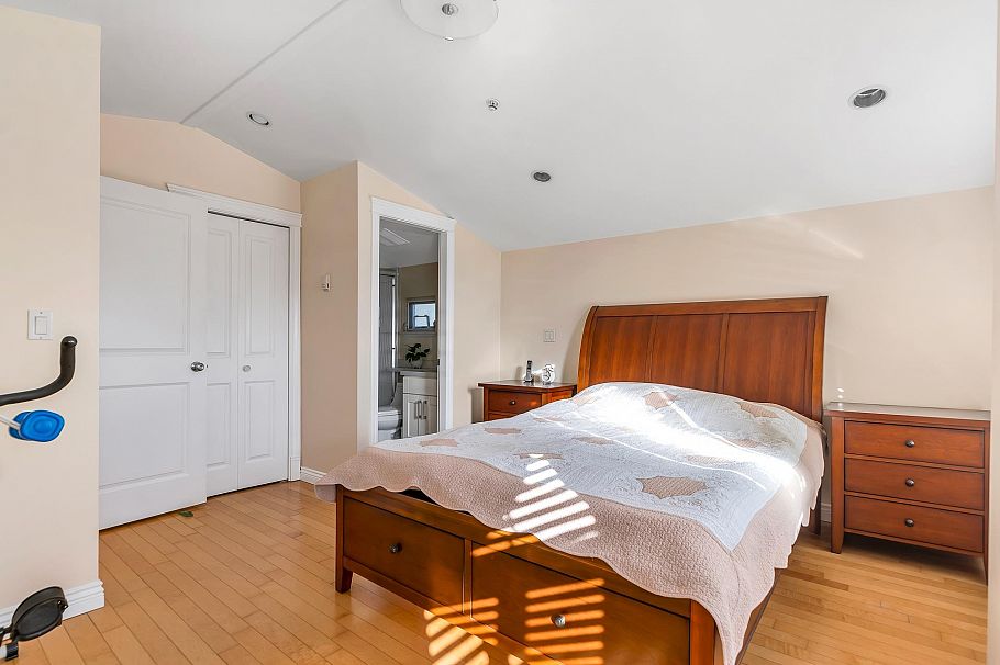 7531 Oak Street Vancouver, BC - 25