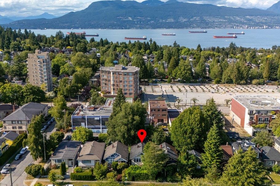 4579 W 11th Avenue Vancouver, BC - 17