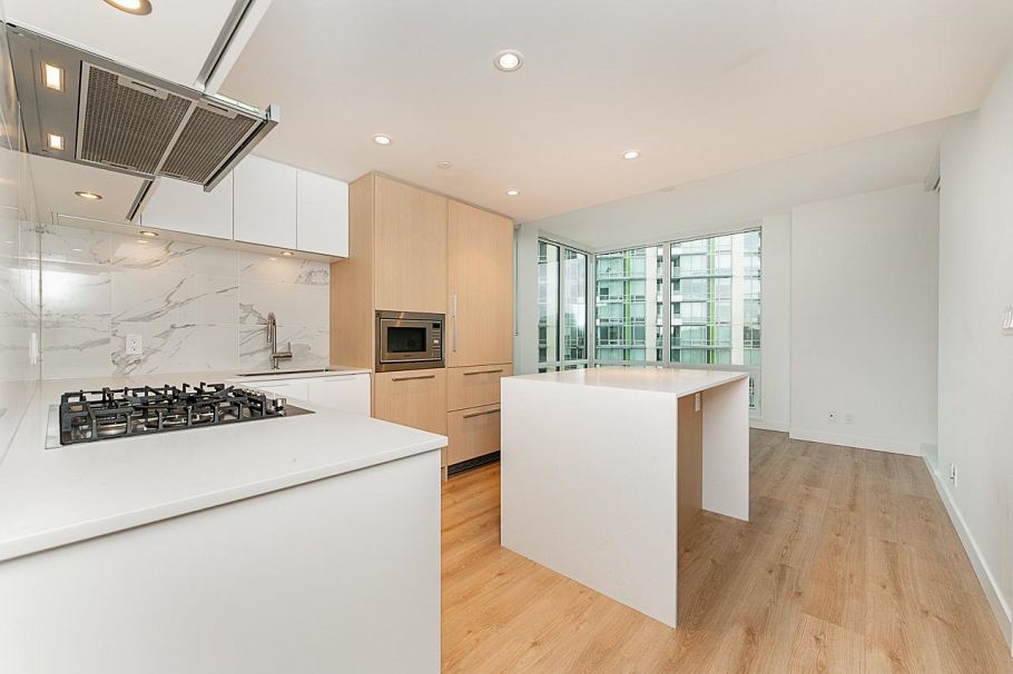 1202 1500 Fern Street North Vancouver, BC - 4