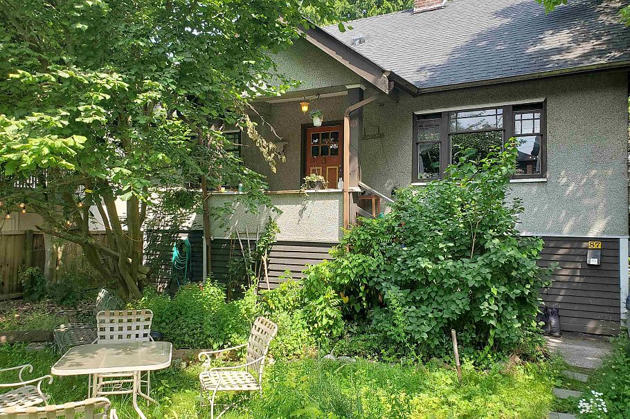 87 E 15th Avenue Vancouver, BC - 1