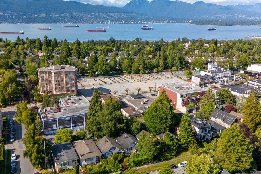 4579 W 11th Avenue Vancouver, BC - 18