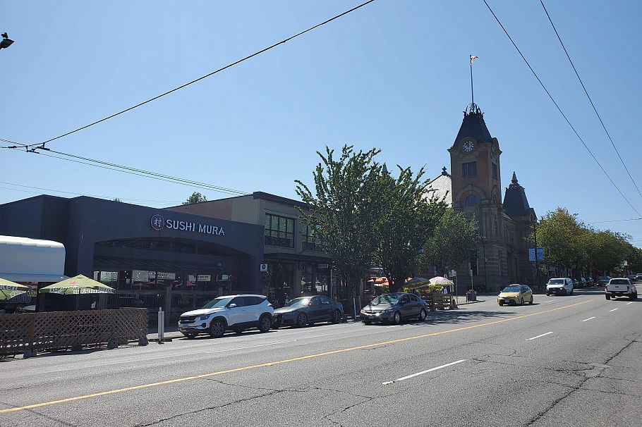 87 E 15th Avenue Vancouver, BC - 5