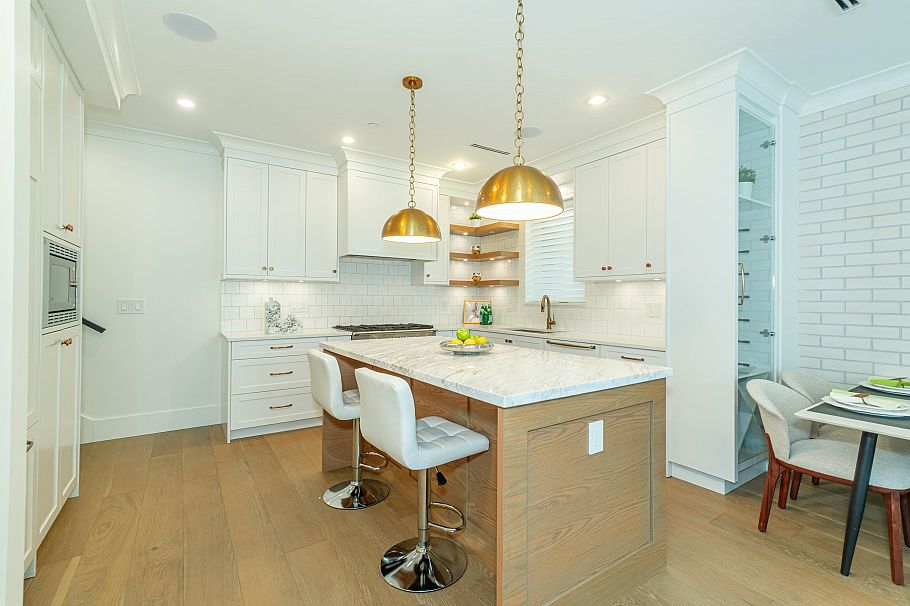 2045 E 51 Avenue Vancouver, BC - 6