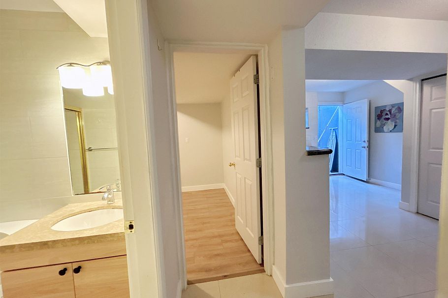 1611 E 57th Avenue Vancouver, BC - 19